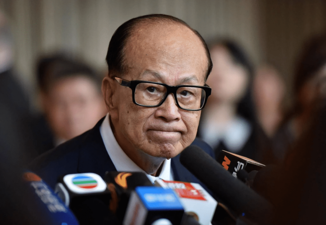 李嘉誠賣港口給美國傷害最大的是？